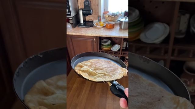 Как правильно переворачивать блины ? смотреть онлайн