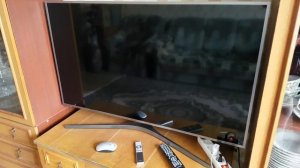 UE49KU6470U  после покупки прошло два месяца, заменили матрицу.