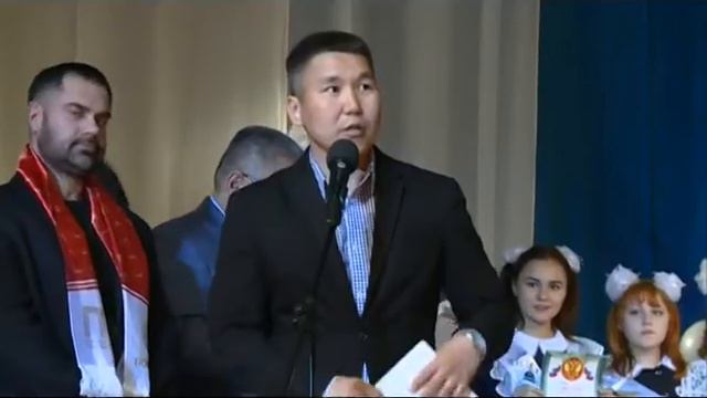 Школьники получают знаки отличия по ГТО смотреть онлайн
