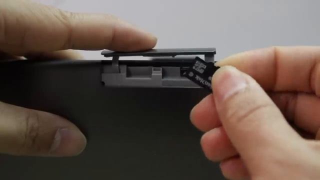 Acer Iconia Tab A500: Inserting the Memory Card смотреть онлайн