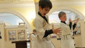 Лезгинка. Танцуют и играют артисты Чеченской Республики.