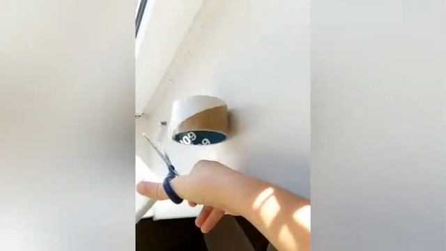 После такого не выживают.... Скинул телефон с окна смотреть онлайн