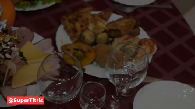 Банкетный зал и столы на настоящей цыганской свадьбе. Сережа и Алена. Сватовство, ч.2 смотреть онлайн