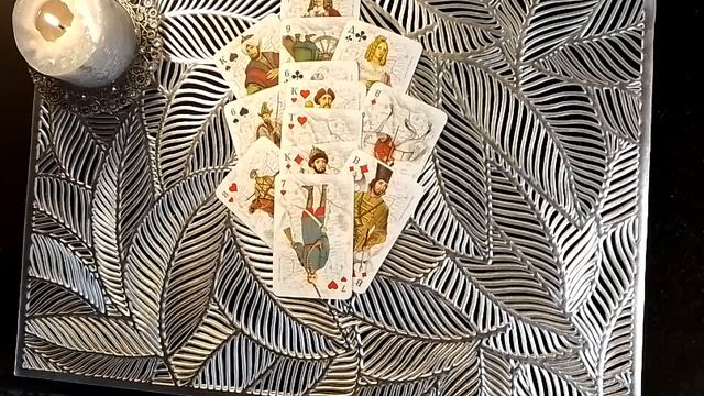 ЧТО У КРЕСТОВОГО КОРОЛЯ НА СЕРДЦЕ??? смотреть онлайн