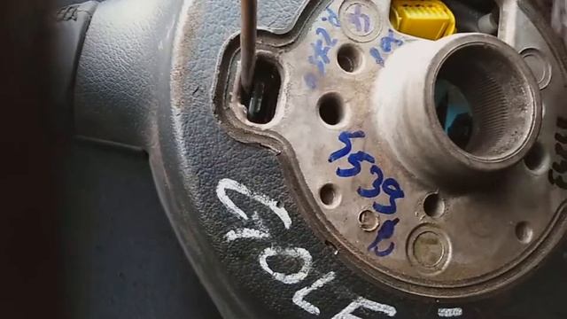 Как снять руль и датчик поворота руля G85 на Гольф 5 (Volkswagen Golf 5 1,4 FSI) смотреть онлайн