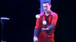 62 жонглер (жонглирование ногами)