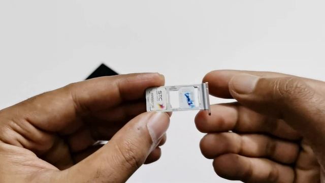 Samsung Galaxy Note 20 / Note 20 Ultra - How To Insert SIM And Memory Card