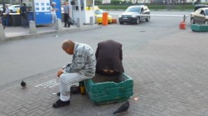 Обосрался бомж