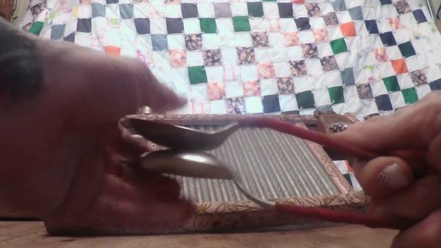 How To Play Spoons 7 - tap in the air (Spoon Lady) смотреть онлайн