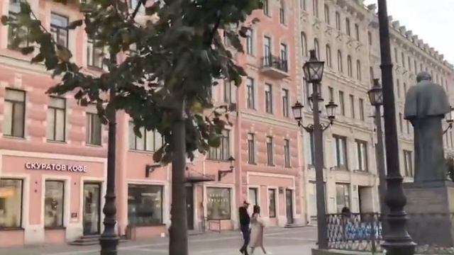 Памятник Н.В Гоголю на Малой конюшенной улице смотреть онлайн