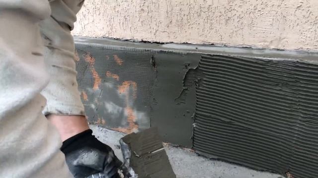 Отделка цоколя декоративной штукатуркой «Природный камень» смотреть онлайн