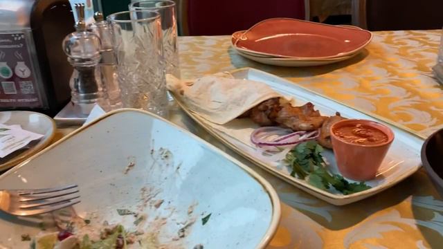 ЯХR - любимое место, где можно вкусно подкрепиться:)) смотреть онлайн