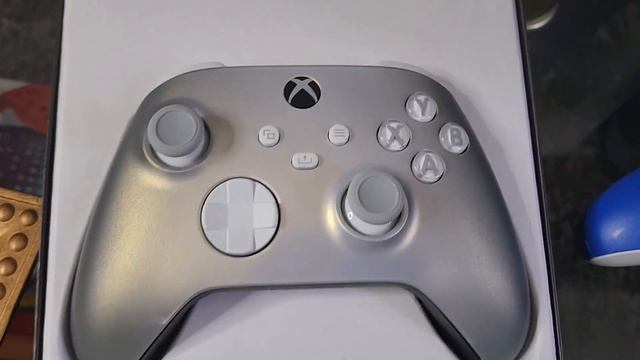 Lunar Shift Xbox Controller| in hand comparison - Special Edition смотреть онлайн