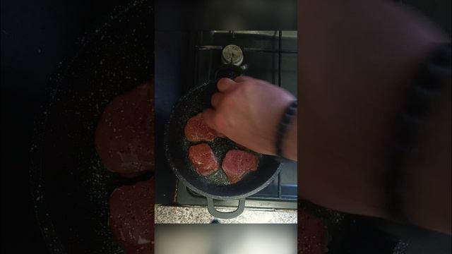 Запеченная картошка тушеная со свининой и овощами