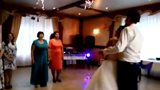 Танец молодых, очень мило!!!! смотреть онлайн