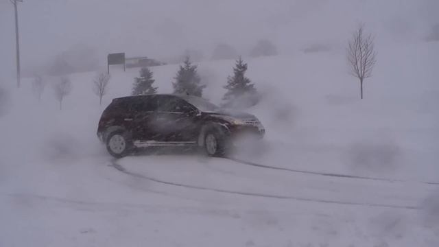 Nissan Murano doughnuts in the snow смотреть онлайн