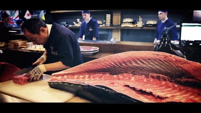 День гигантского тунца в Yoshi Fujiwara смотреть онлайн