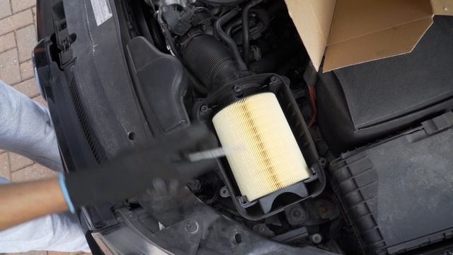 Vw Golf Mk6 Changing Air Filter смотреть онлайн