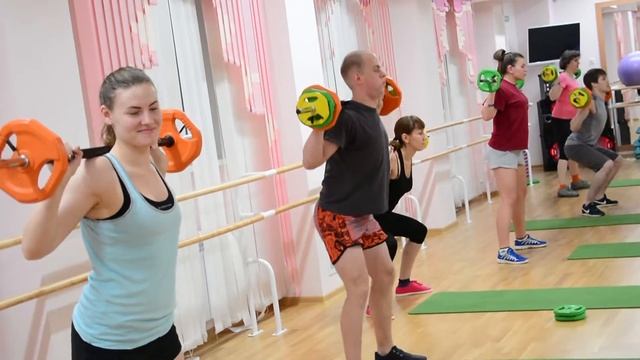 Приходи на Хот Айрон. Детский спортивный комплекс StarT смотреть онлайн