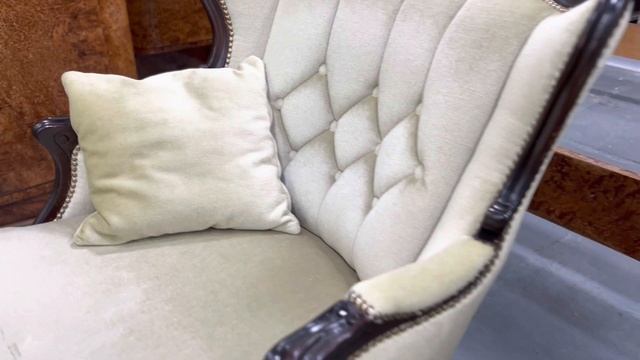 Пара винтажных кресел в стиле неорококо 1950-х гг. смотреть онлайн