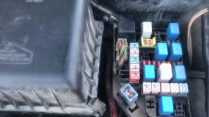 1 из причин по которой не работают часы,плафон,магнитола,фонари на автомобиле Hyundai Accent