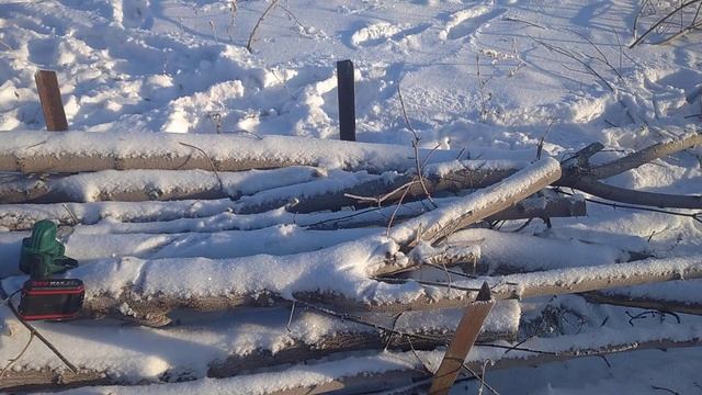 Аккумуляторная мини пила, на сколько хватает двух аккумов. смотреть онлайн