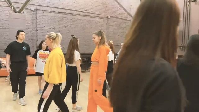 Репетиция танцевального номера. backstage Шоу ПЕРЕХОД. 9022020 смотреть онлайн