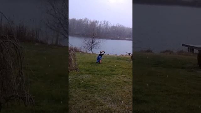 Aarti's first experience with snow flakes смотреть онлайн
