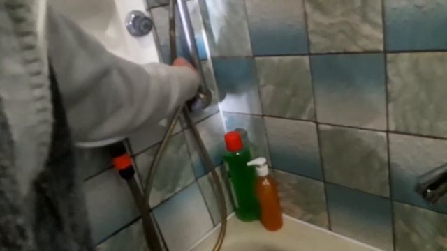 Валера устанавливает кран электрический проточный водонагреватель FREDDY. смотреть онлайн