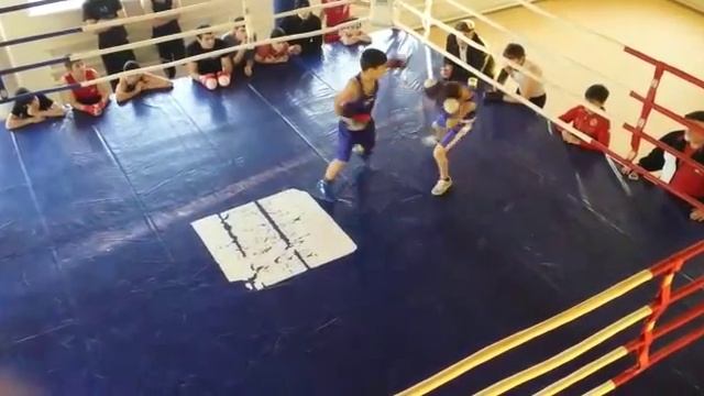 Умаров Муслим в черных перчатках смотреть онлайн