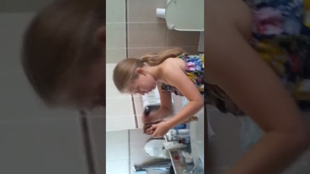 Второй блок как помыть кукле волосы чтобы они стал смотреть онлайн