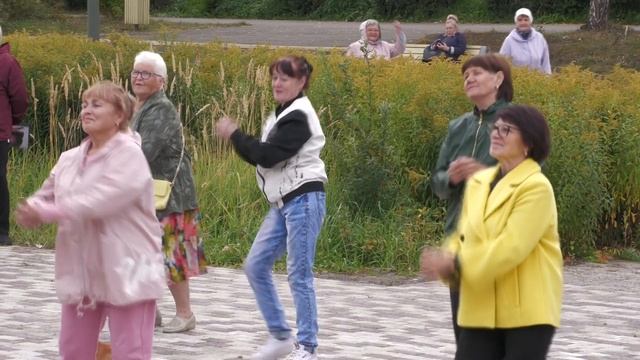 В Саяногорске завершились «Танцы в стиле ретро» смотреть онлайн