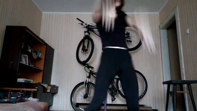 Как стоять на голове. Стойка в конце ролика и котик) смотреть онлайн