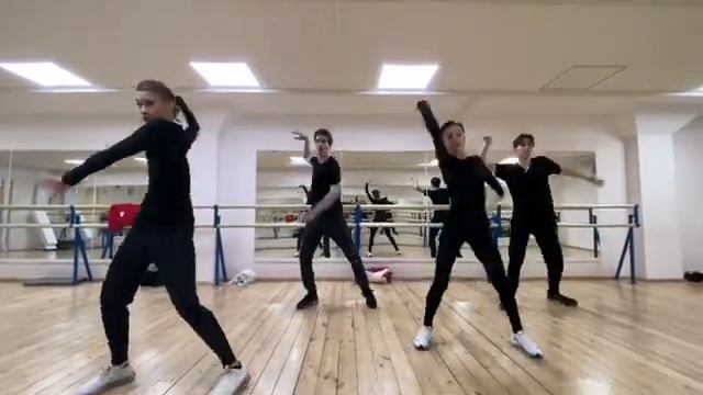 Зажигательные танцы от группы Тутберидзе смотреть онлайн