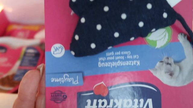 Выиграла посылку Что в посылке Ура пришла посылка для котёнка Еда в Германии для кошек Vitakraft