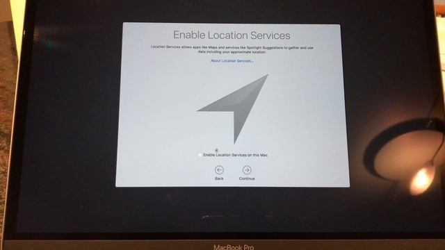 MacBook Pro 13 TouchBar Unboxing and Basic setup смотреть онлайн