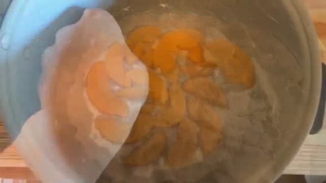 Персиковый пирог в мультиварке смотреть онлайн
