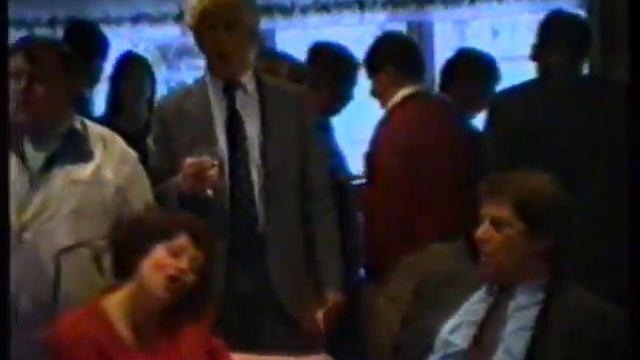 Дубинин В. В. Карелия снится, исполняет с товарищами.