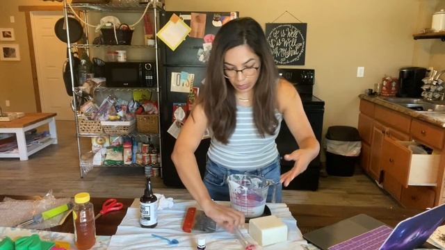 How To Make Lavender, Lemon, Honey Melt & Pour Soap смотреть онлайн