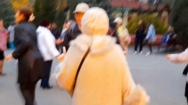 ПУСТЬ ПЛАЧУТ ТЕ КОМУ МЫ НЕ ДОСТАЛИСЬ смотреть онлайн