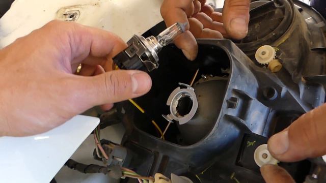 MERCEDES ML HEADLIGHT BULB REPLACEMENT  ML230 ML270 ML320 ML350 ML400 ML430 ML500 W163