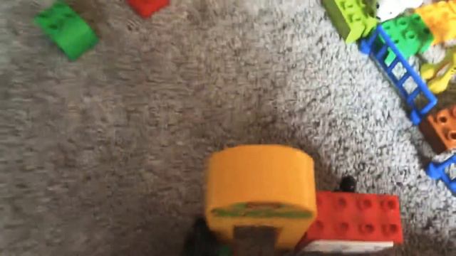 Playing with a Lego duplo zoo! смотреть онлайн