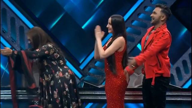 Nora Ass Slapped by Terrance || Nora Ouch смотреть онлайн