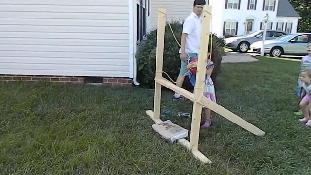 Kent's Angry Birds slingshot смотреть онлайн