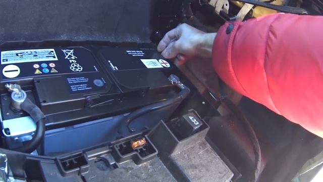 Замена аккумулятора - Volkswagen Touareg GP _ Audi Q7 _ Porsche Cayenne смотреть онлайн