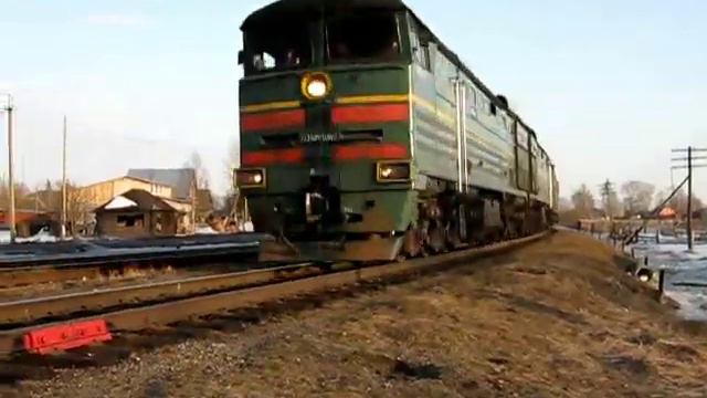2ТЭ10М с пассажирским поездом Яр-Верхнекамская на подходе к ст.Кирс Горьковская жд