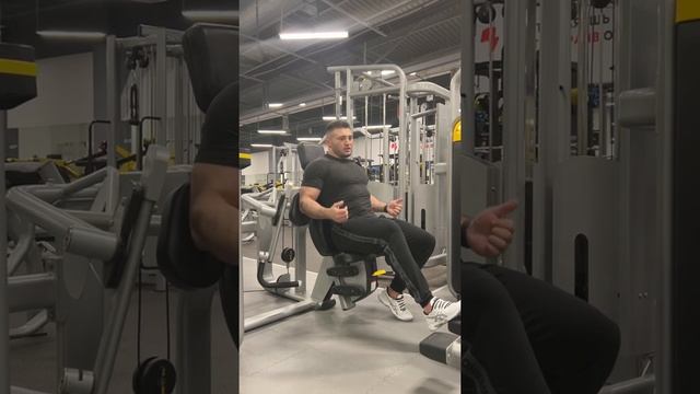 Сгибания рук в тренажёре смотреть онлайн
