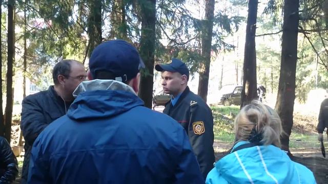 (27.04.2016) Миллиционеры отказались составлять протокол в лесу, после поступившего им звонка смотреть онлайн