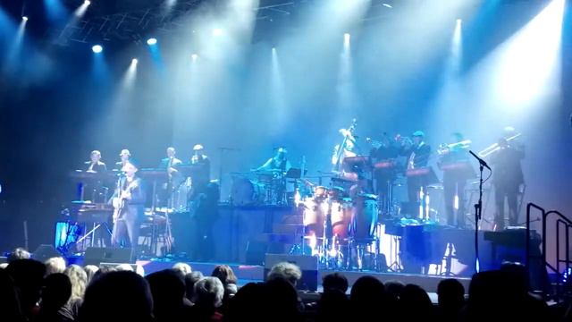 Roger Cicero spielt 'I was brought to my senses' von Sting смотреть онлайн