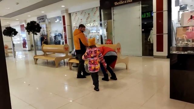 В Красноярске у окулиста и в ТЦ Июнь . 10.03.21. смотреть онлайн